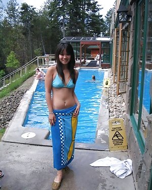 Chinese in Pool Porn Pics