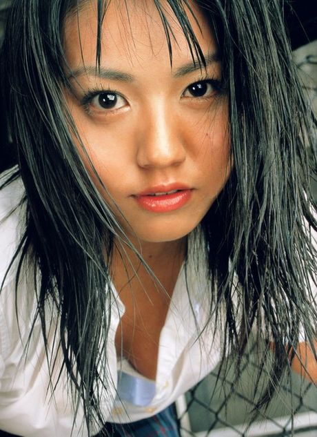 Sizzling asian with juicey pink lips sucking on a big popscicle