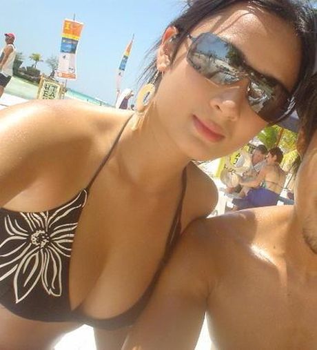 Sexy amateur Asian girls having a good time at the beach