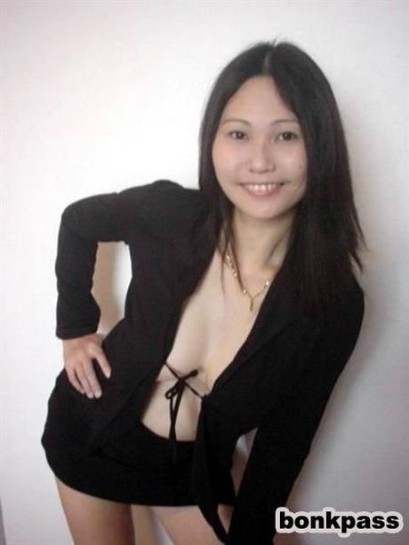 Singaporian Chinese girl trying outdoor nudity