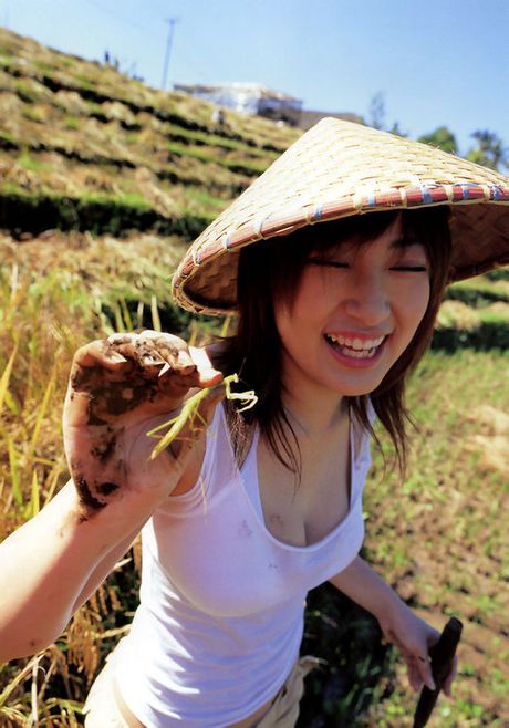 This gorgeous gravure idol is easy to fantasize about in lingerie