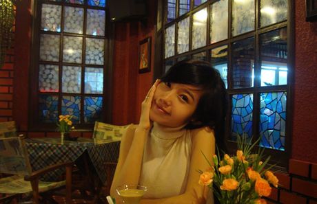 More sexy pictures of busty Asian Elly