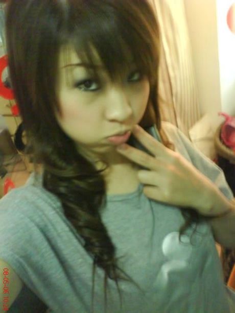 teen posts her body on the net and waits for opinions