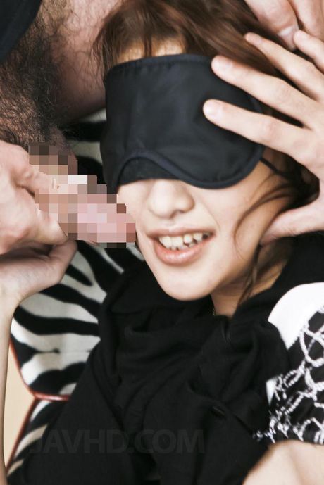 Slender beauty Rika Kurachi is forced to give a blowjob and deep throat. The inside of the mouth is covered with muddy semen due to continuous ejaculation.