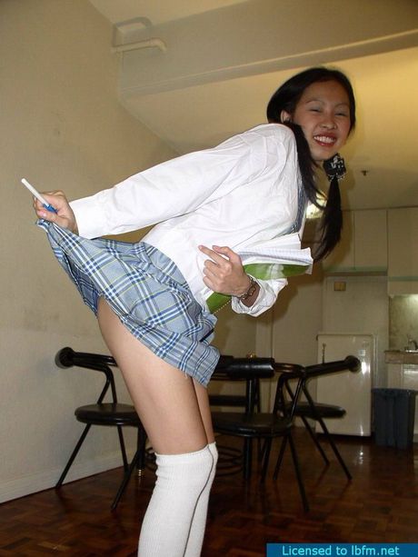 Schoolgirl dropping her knickers to flash her perfectly bald donut