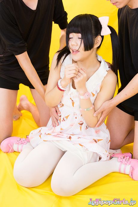 Skinny Asian teen Shinjo Nozomi gets her pussy licked and her twat fucked