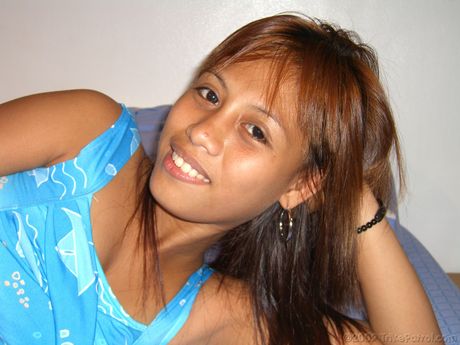 Asian babe Cindy strips and shows her hot ass and tits in a solo