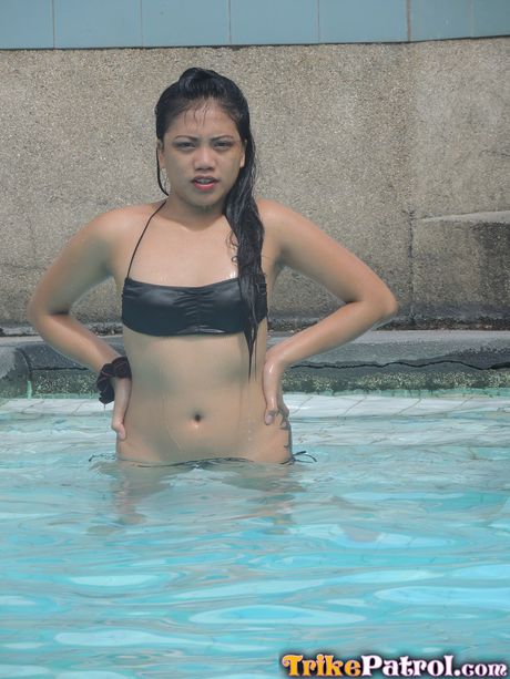 Asian babe Cloe exhibits her sexy ass and tits in a hot striptease