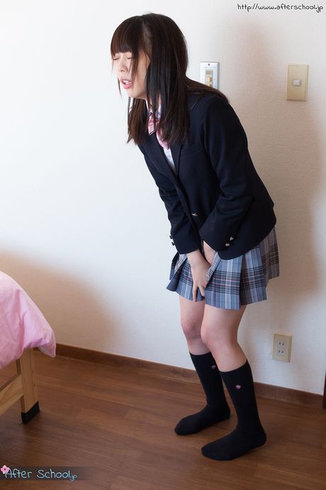 Asian schoolgirl Nanami Yua toying her pussy in the classroom