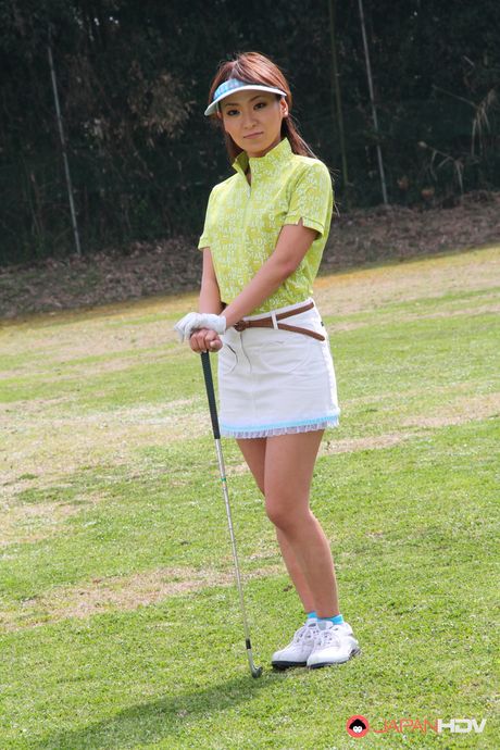 Stunning Japanese babe Erika Hiramatsu really likes to play golf