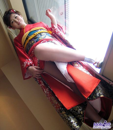Slutty Aimi strips off kimono to shower before a night out for drinks and sex