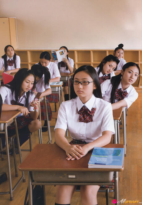 Chinese Schoolgirl Pics